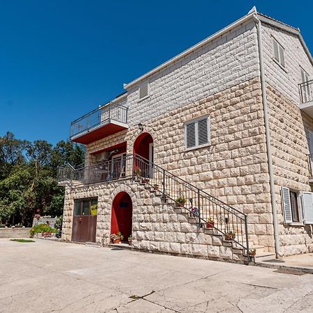 Apartments And Rooms With Parking Space مالي ستون المظهر الخارجي الصورة
