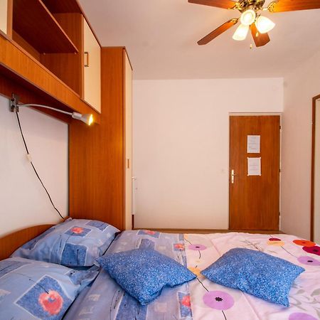 Apartments And Rooms With Parking Space مالي ستون الغرفة الصورة