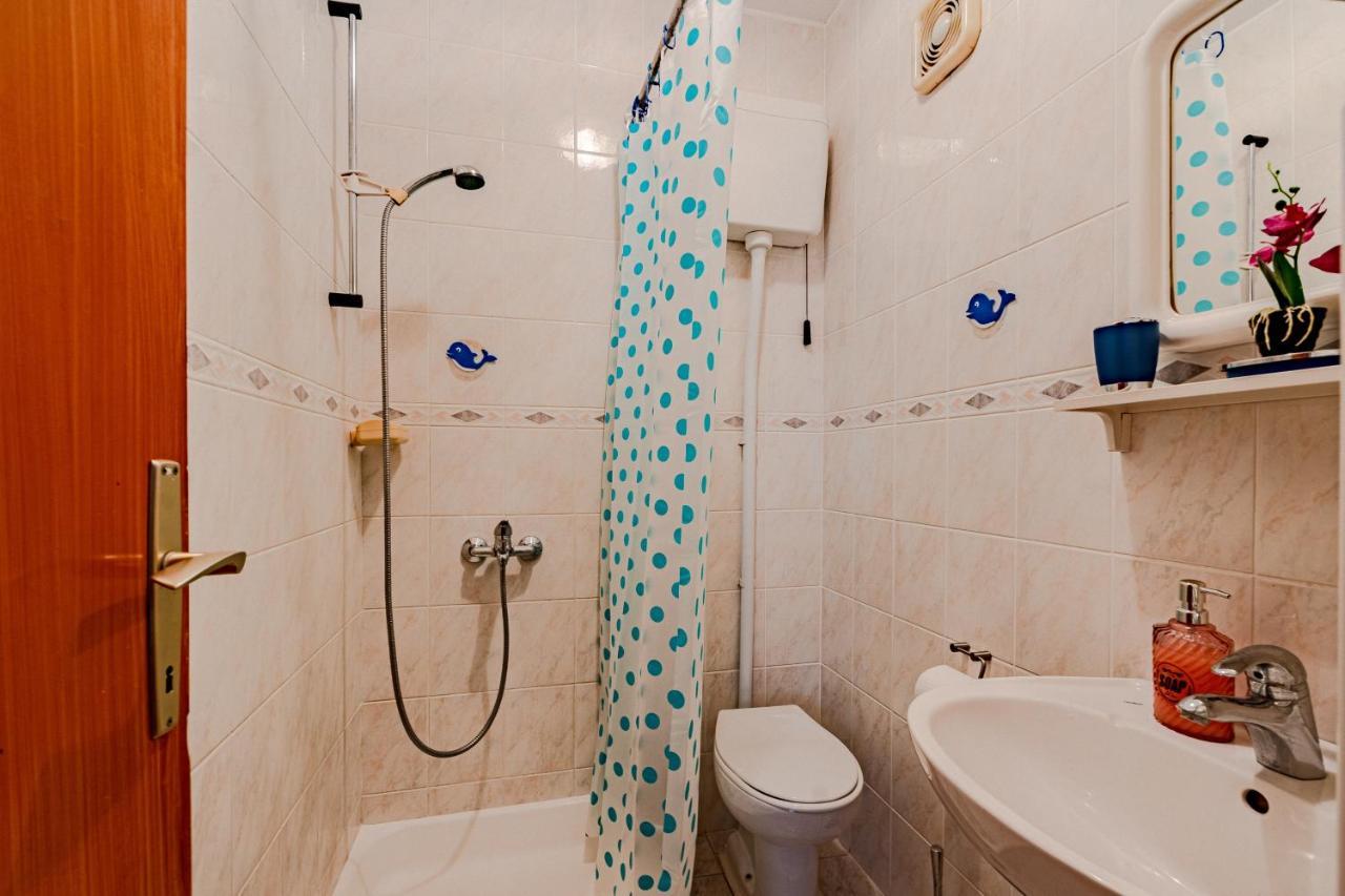 Apartments And Rooms With Parking Space مالي ستون المظهر الخارجي الصورة