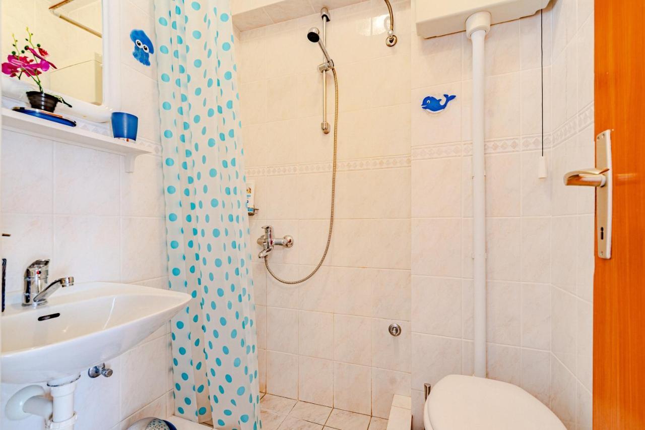 Apartments And Rooms With Parking Space مالي ستون المظهر الخارجي الصورة