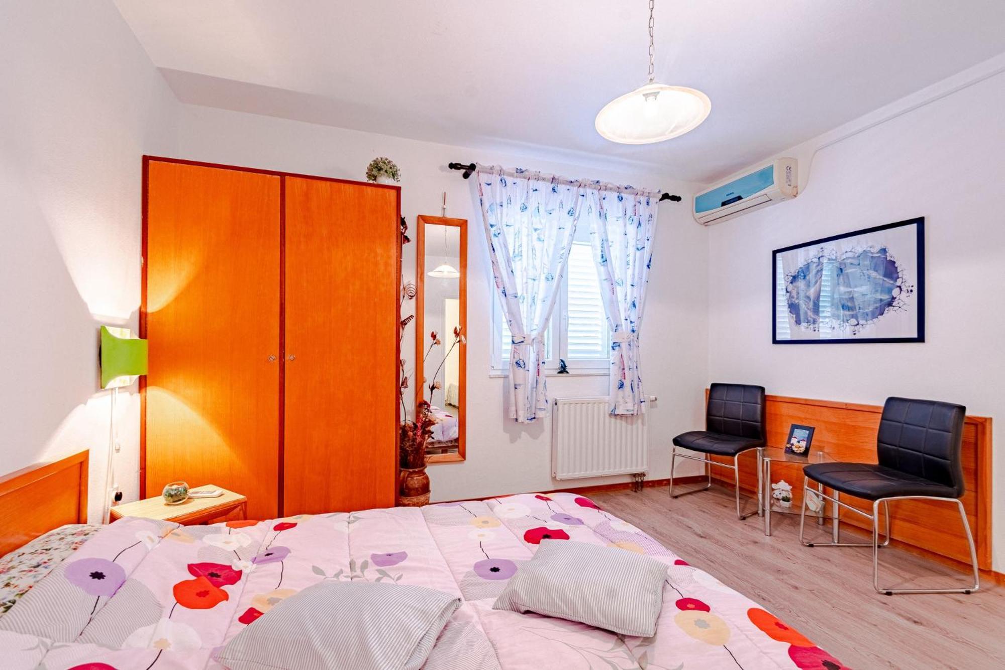 Apartments And Rooms With Parking Space مالي ستون الغرفة الصورة