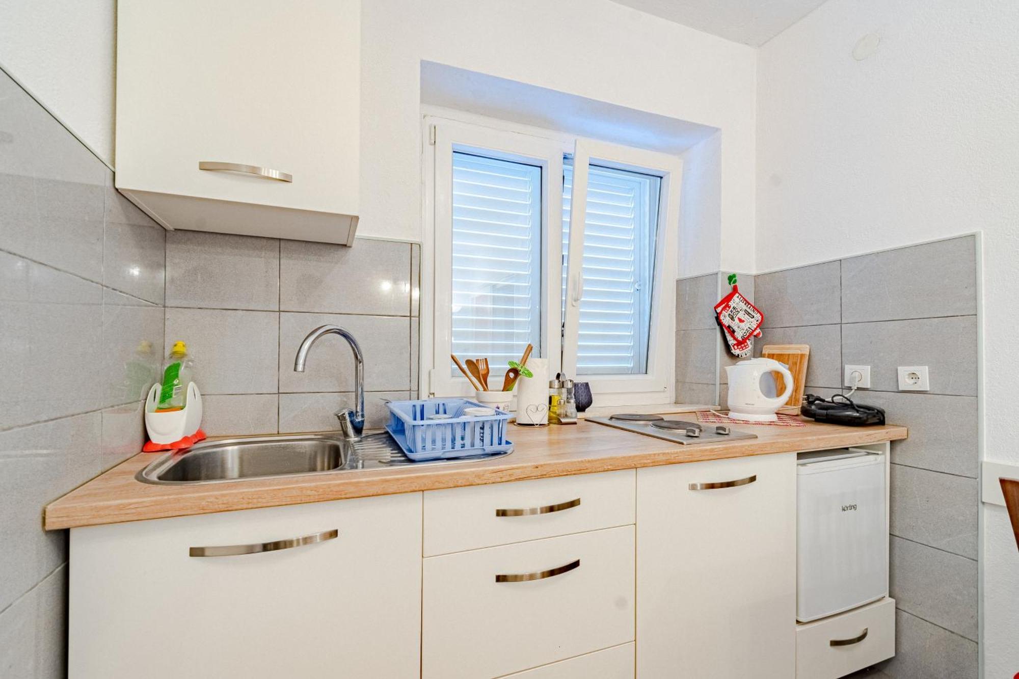 Apartments And Rooms With Parking Space مالي ستون الغرفة الصورة
