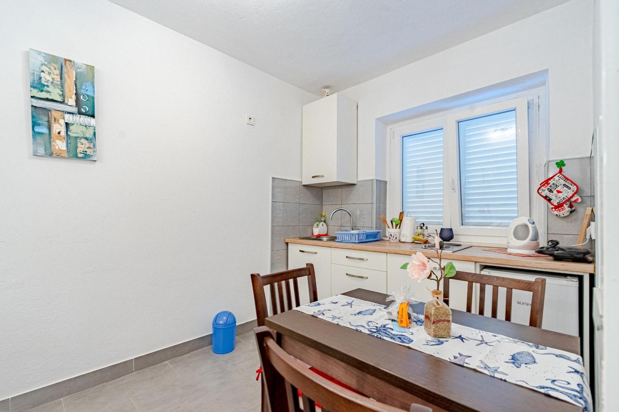 Apartments And Rooms With Parking Space مالي ستون الغرفة الصورة