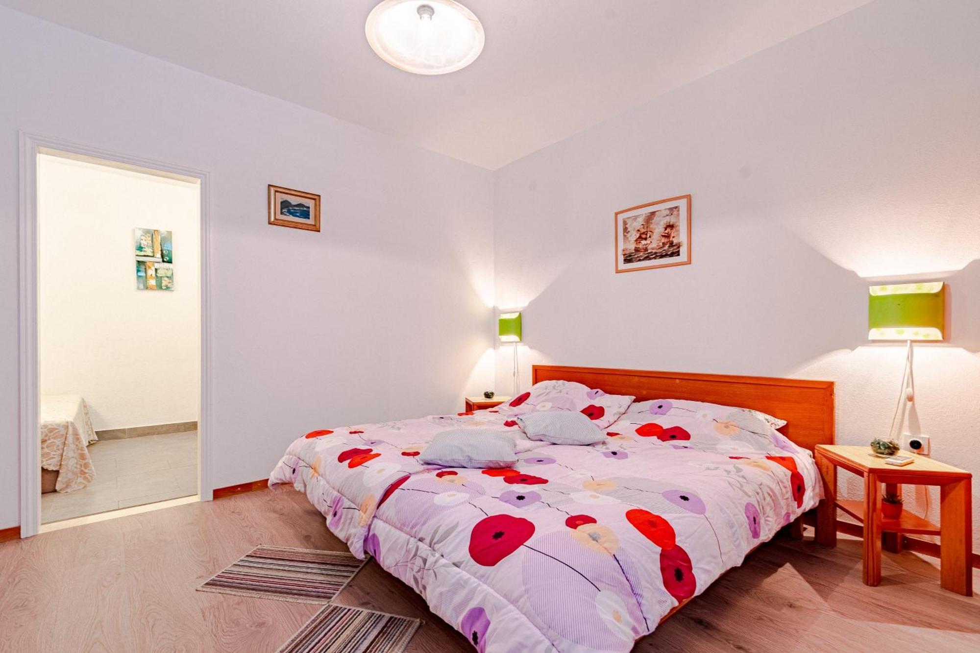 Apartments And Rooms With Parking Space مالي ستون الغرفة الصورة