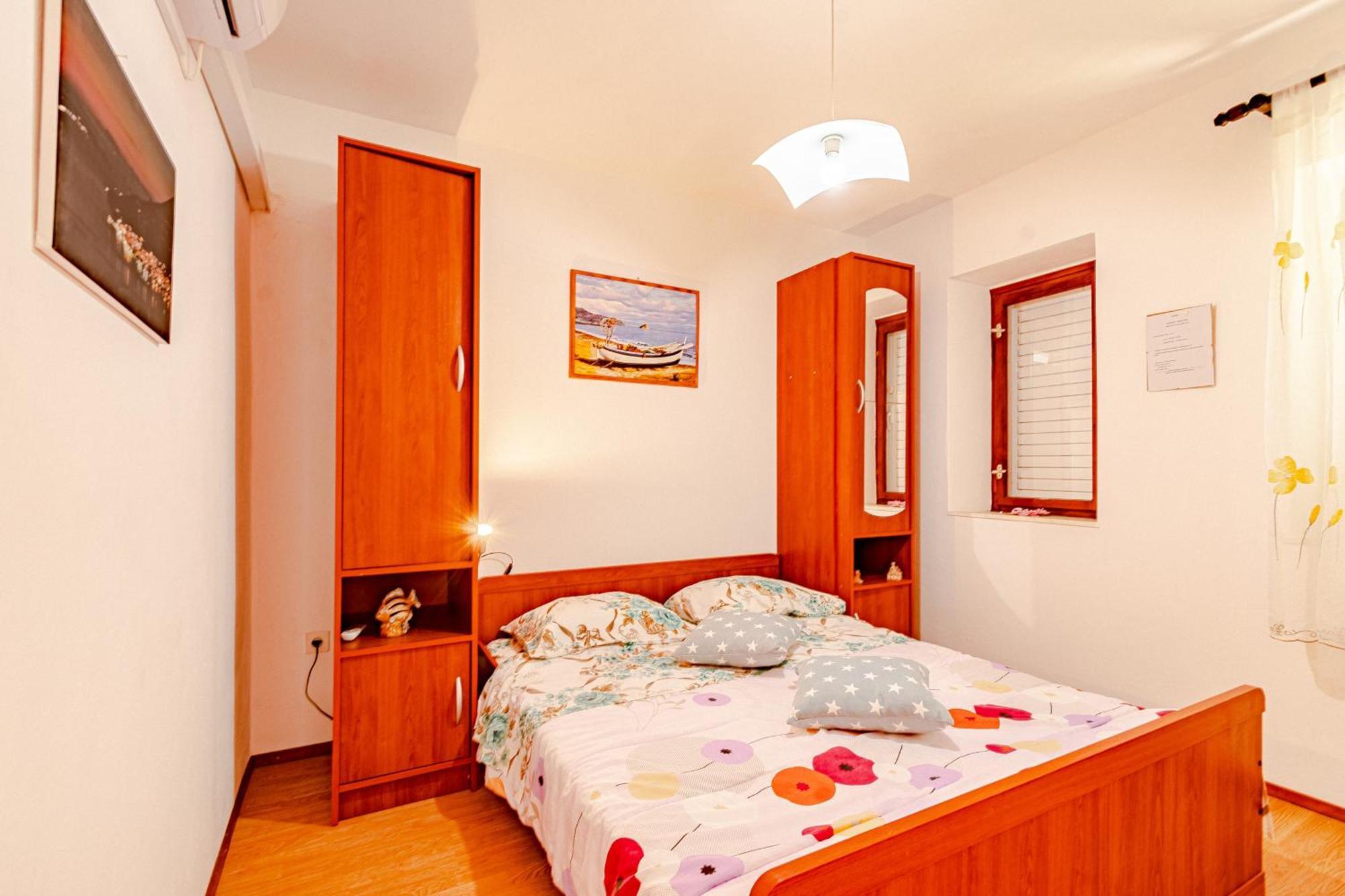 Apartments And Rooms With Parking Space مالي ستون الغرفة الصورة