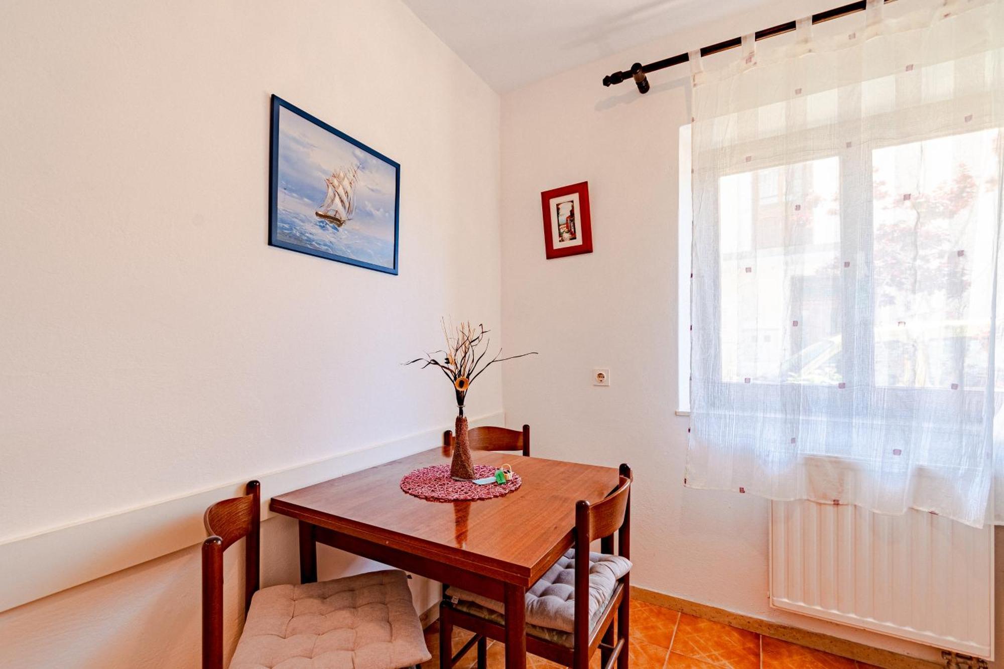Apartments And Rooms With Parking Space مالي ستون الغرفة الصورة